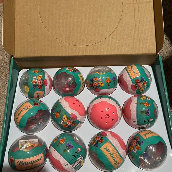 12 Pack Filled Eggs with 157 Pcs DIY Flower Garden Building - Picture 10 of 11